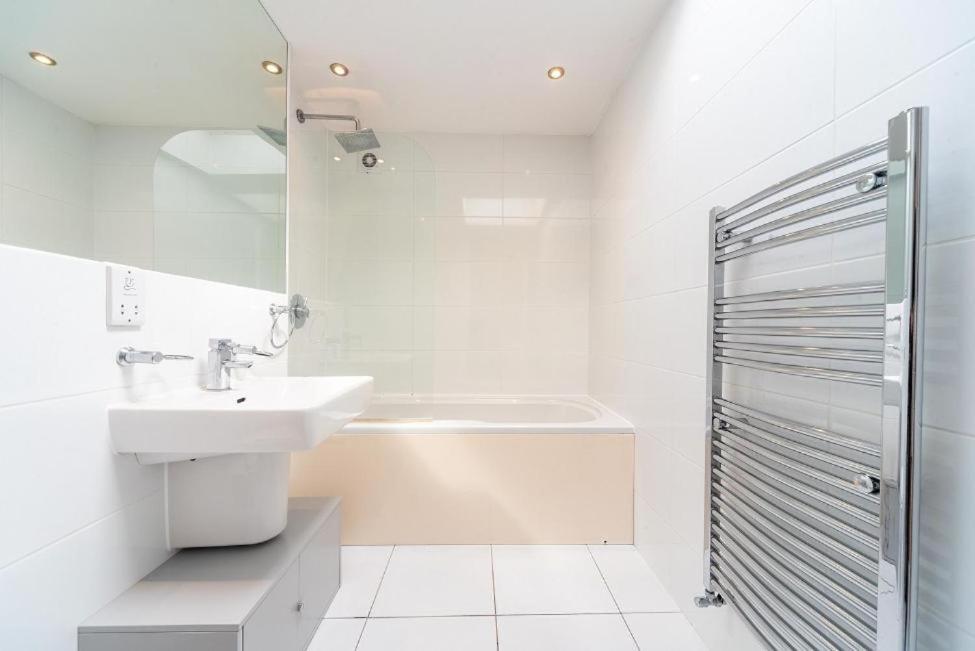 Lovely Penthouse Near Canary Wharf Лондон Екстер'єр фото